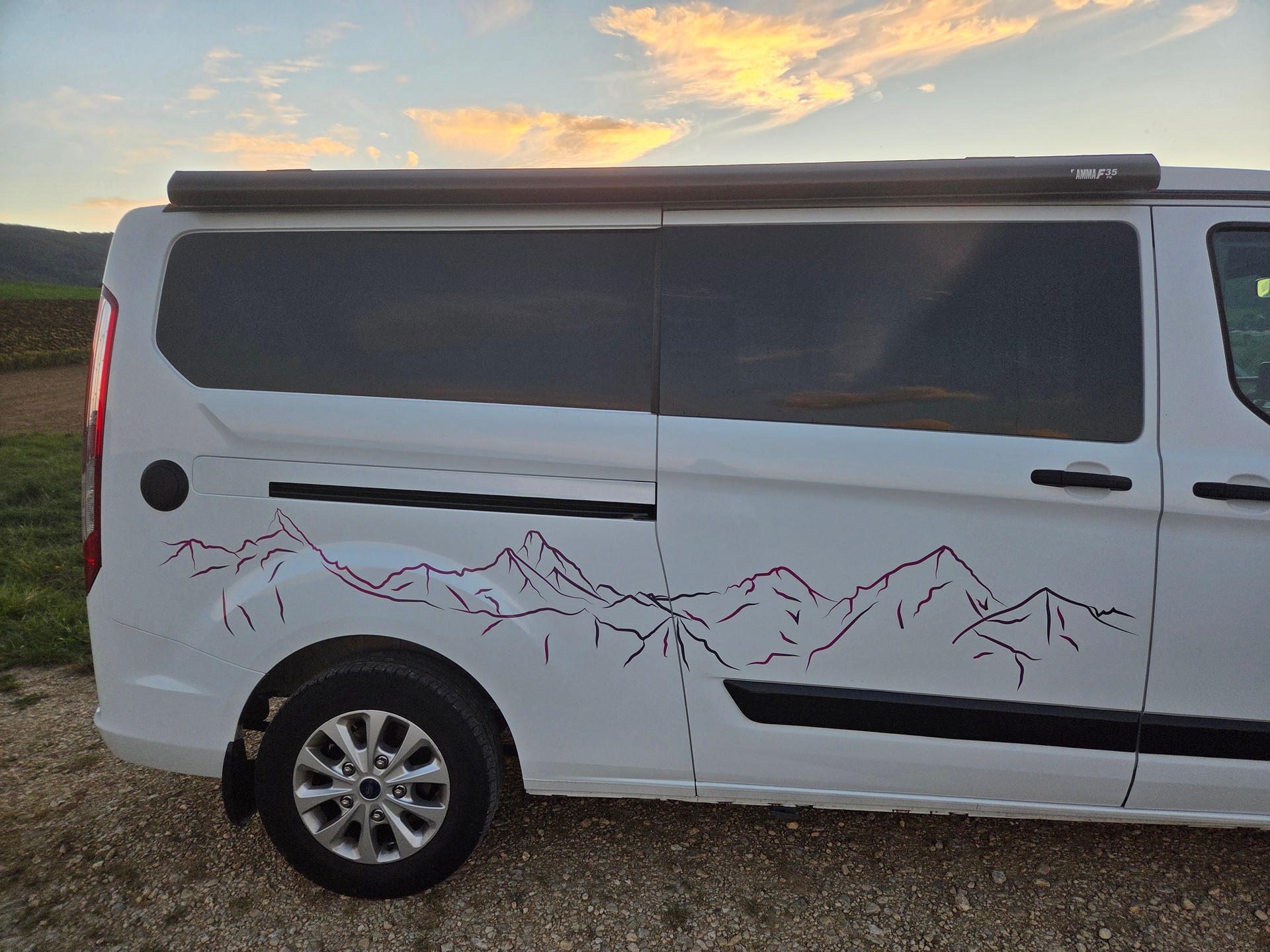 FORD Transit Custom Van 300 L2H1 Trend A-image-24