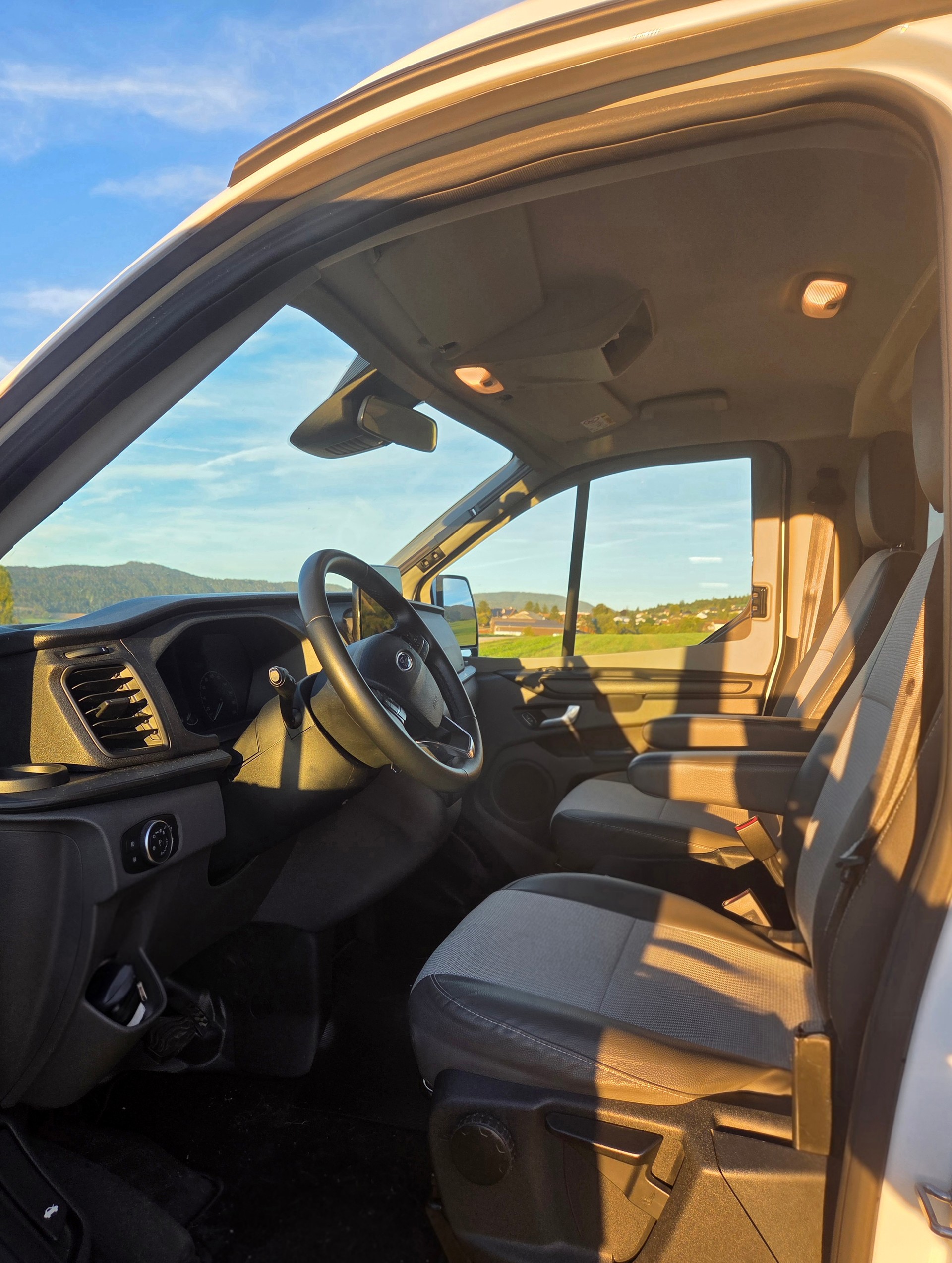 FORD Transit Custom Van 300 L2H1 Trend A-image-3