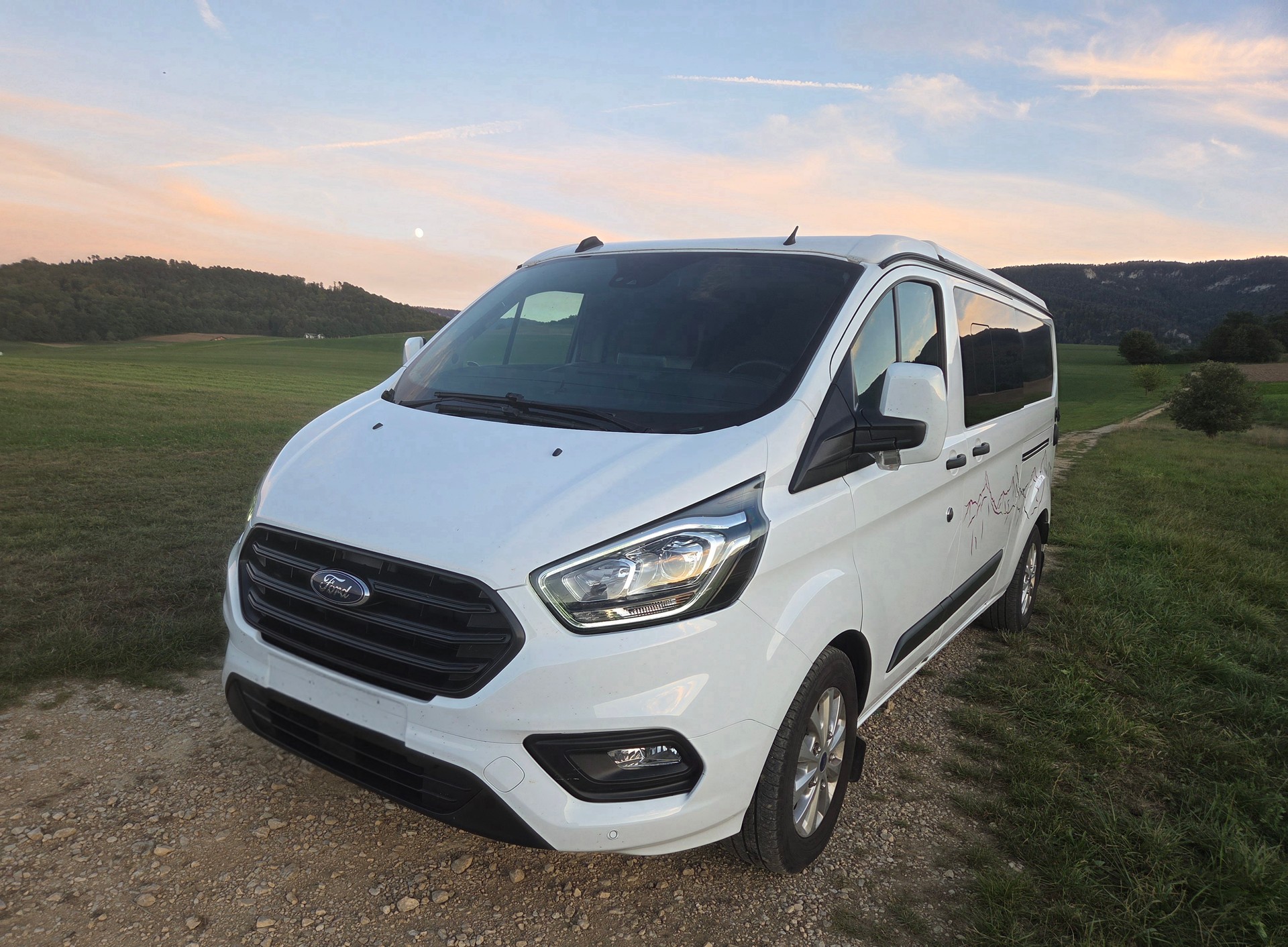 FORD Transit Custom Van 300 L2H1 Trend A-image-23