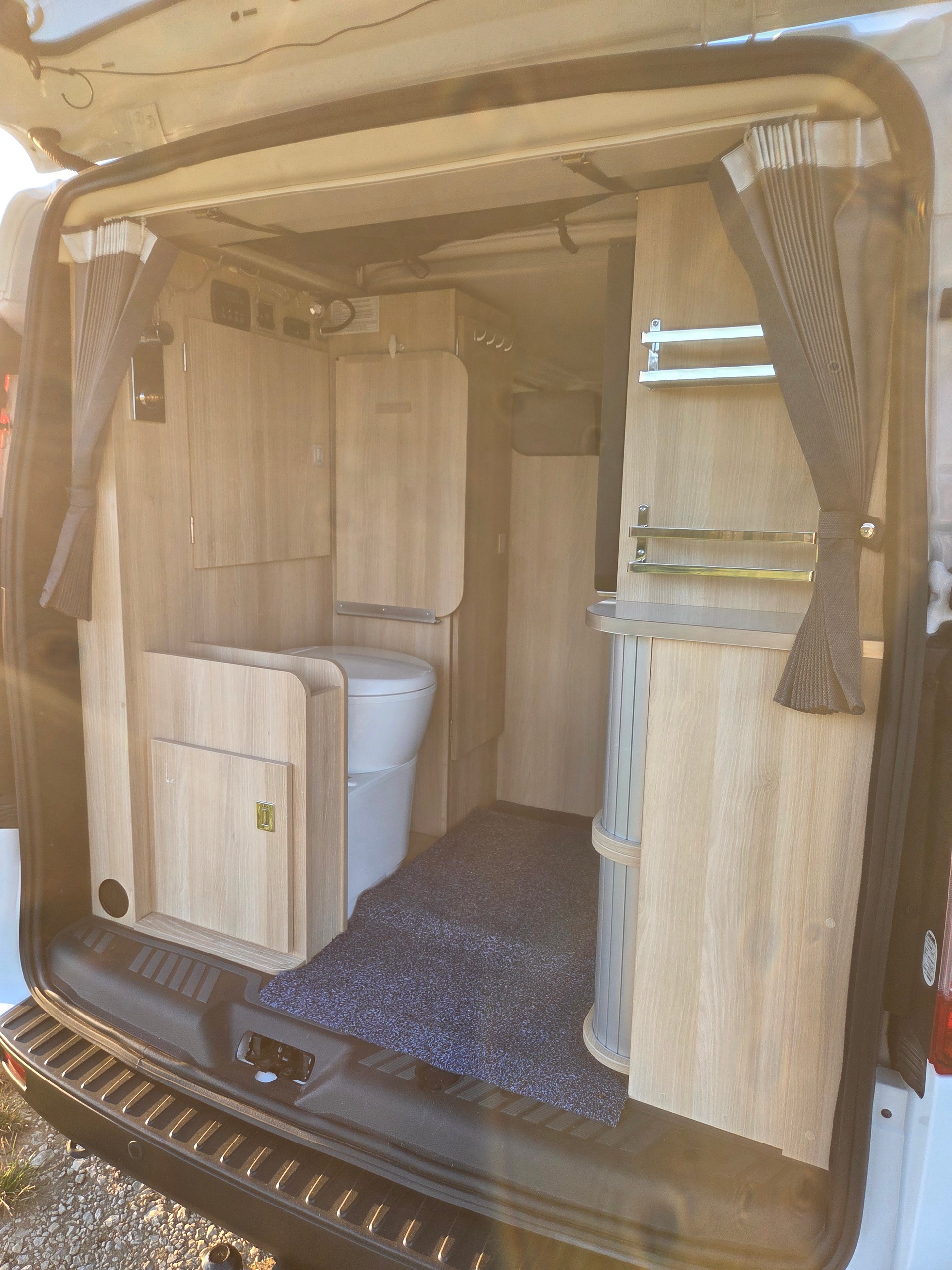 FORD Transit Custom Van 300 L2H1 Trend A-image-5