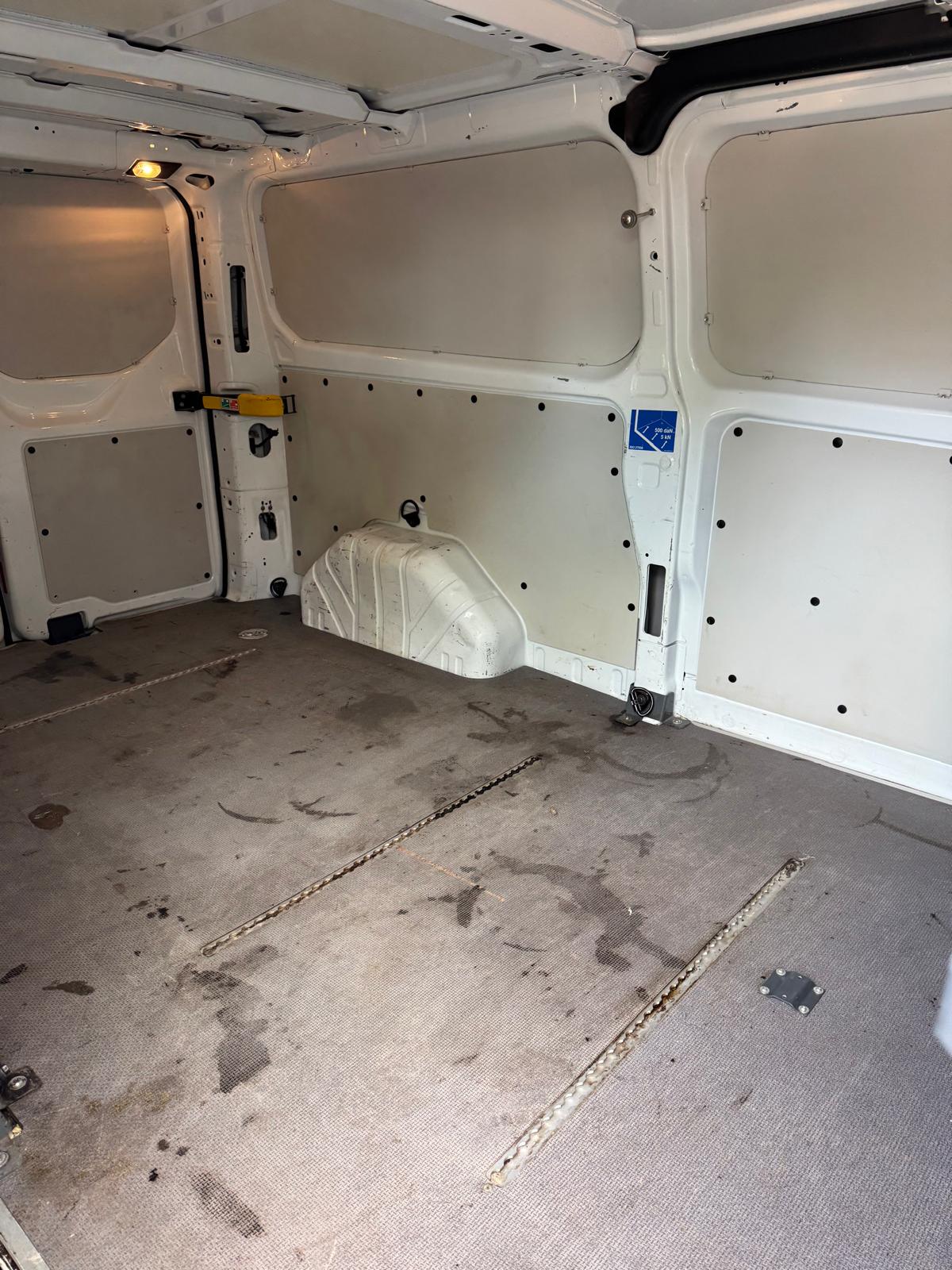 FORD Transit Custom Van 300 L2H1 Trend A-image-5