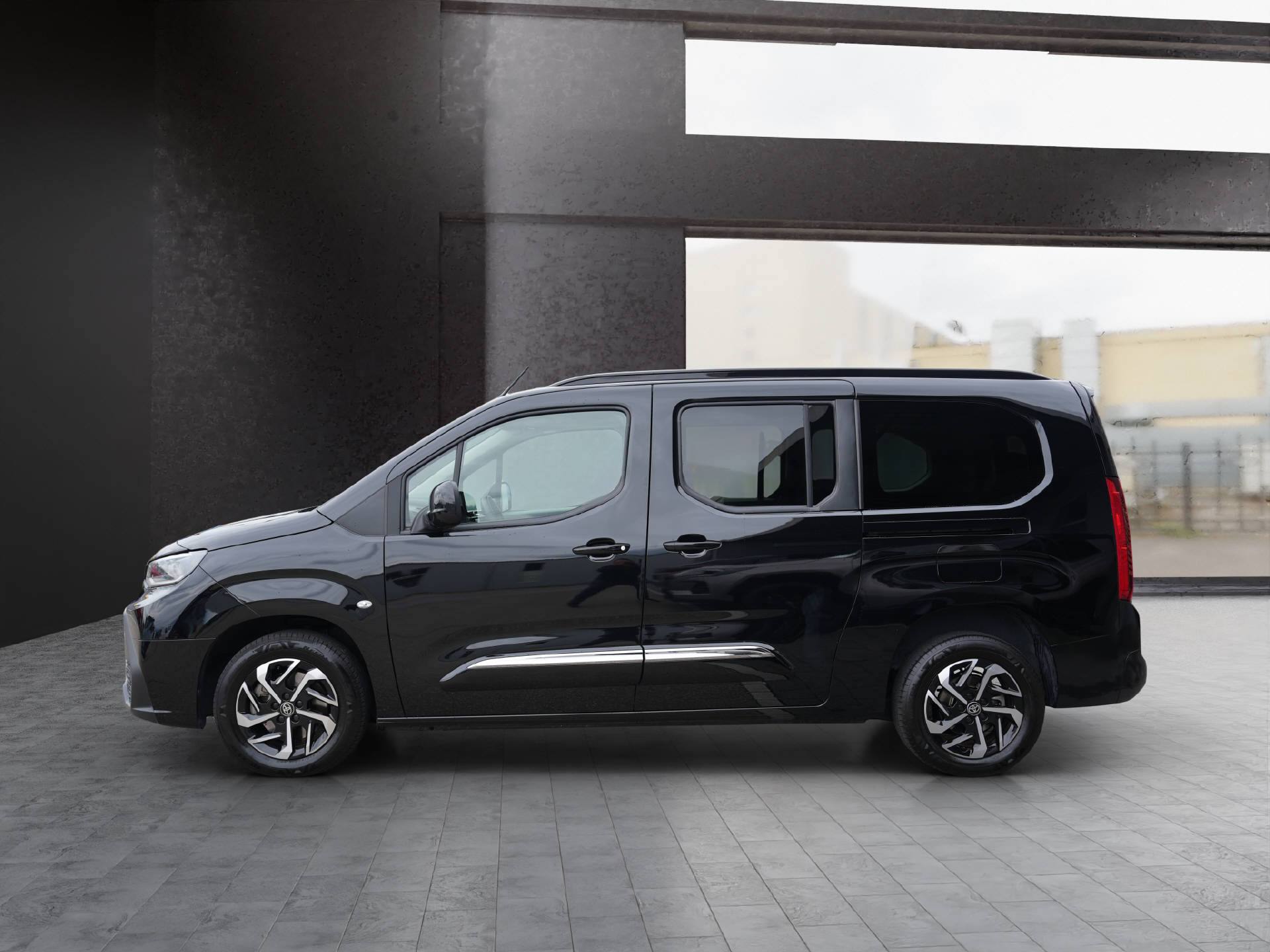 TOYOTA Proace City Verso L2 1.5 HDi 130 Trend-image-2