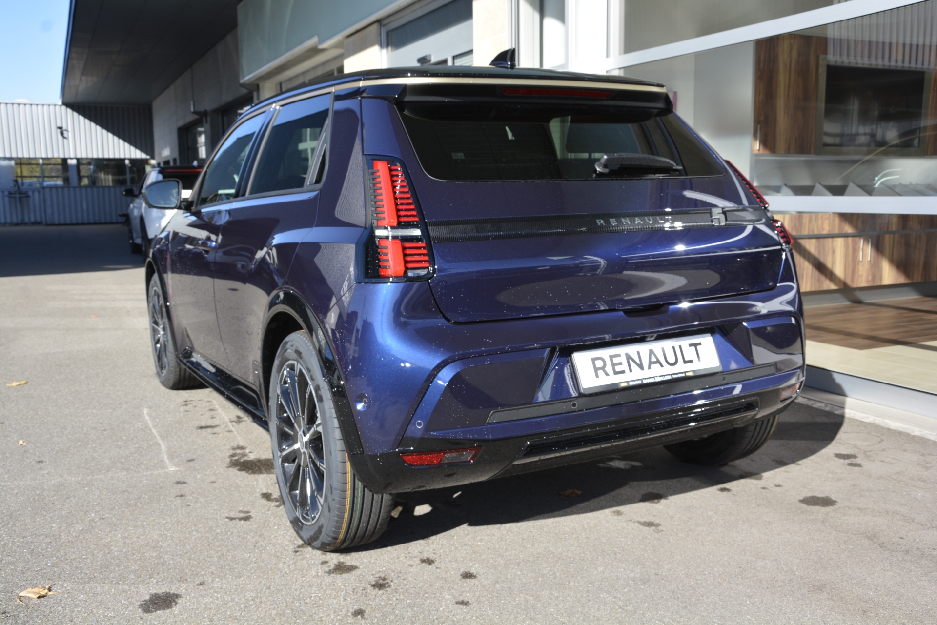 RENAULT R5 E-TECH ELECTRIC iconic five 150PS Comfort Range-image-4