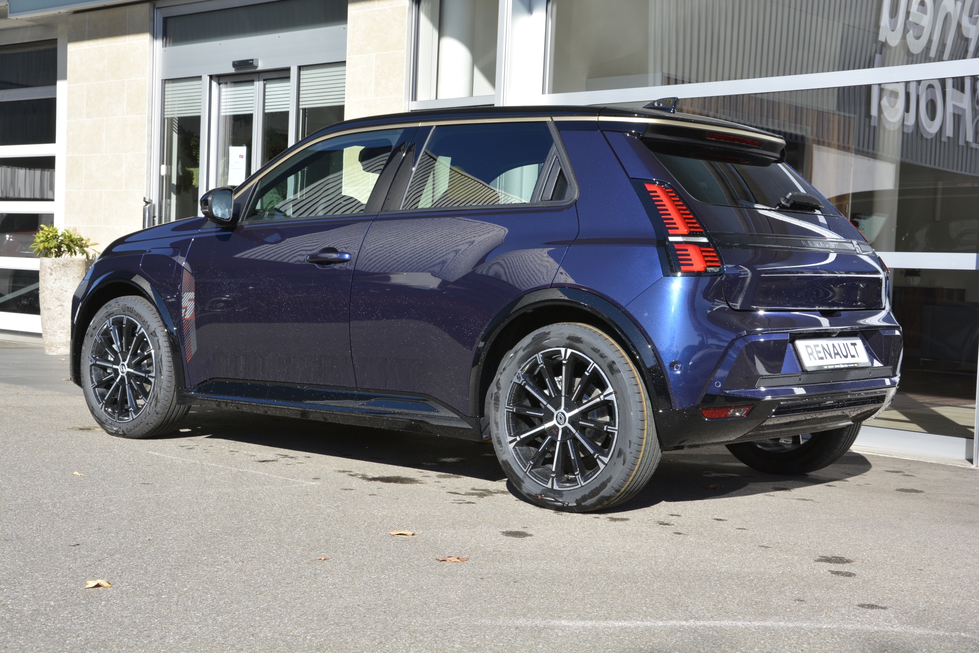 RENAULT R5 E-TECH ELECTRIC iconic five 150PS Comfort Range-image-3