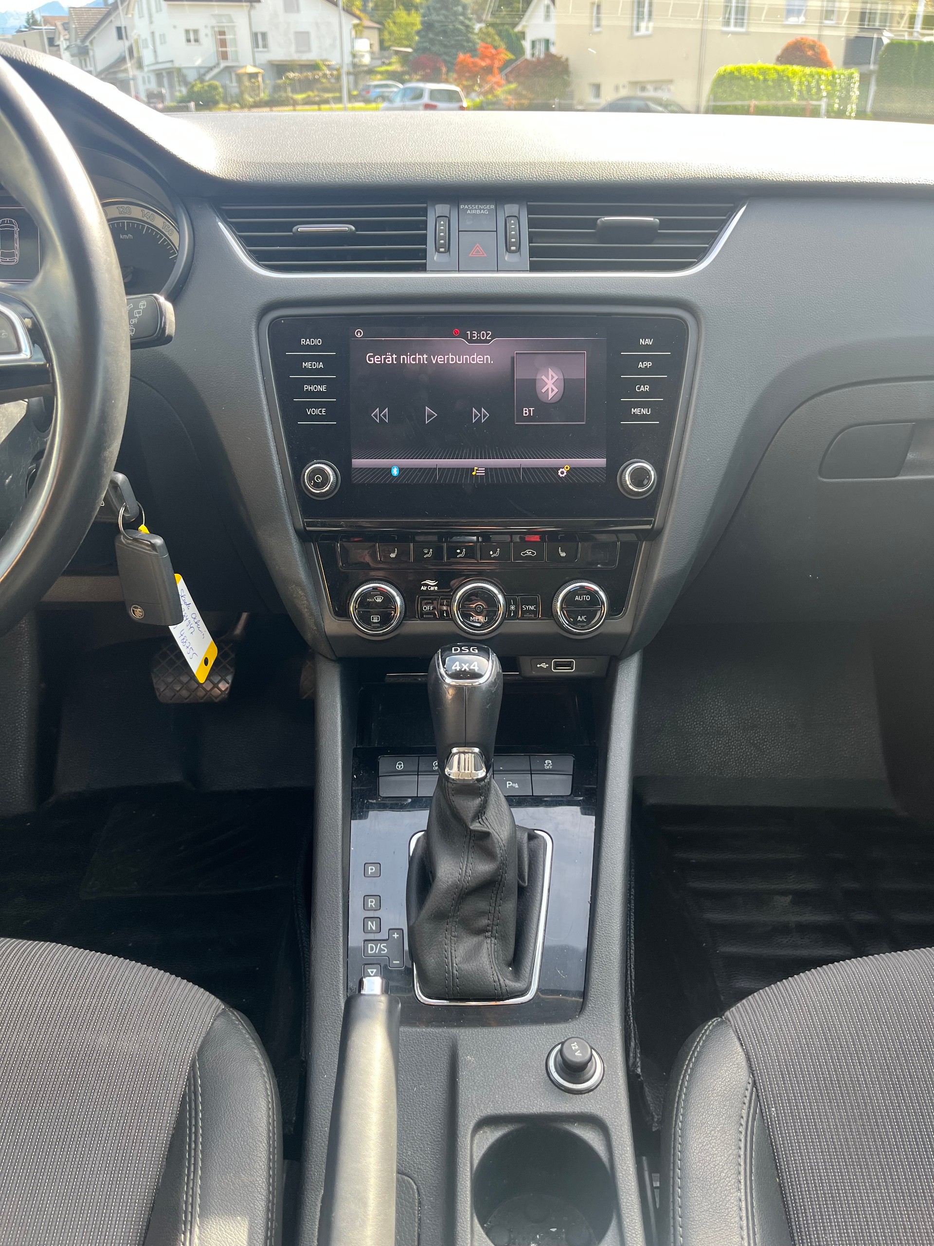 SKODA Octavia Combi 2.0 TDI Style 4x4-image-11
