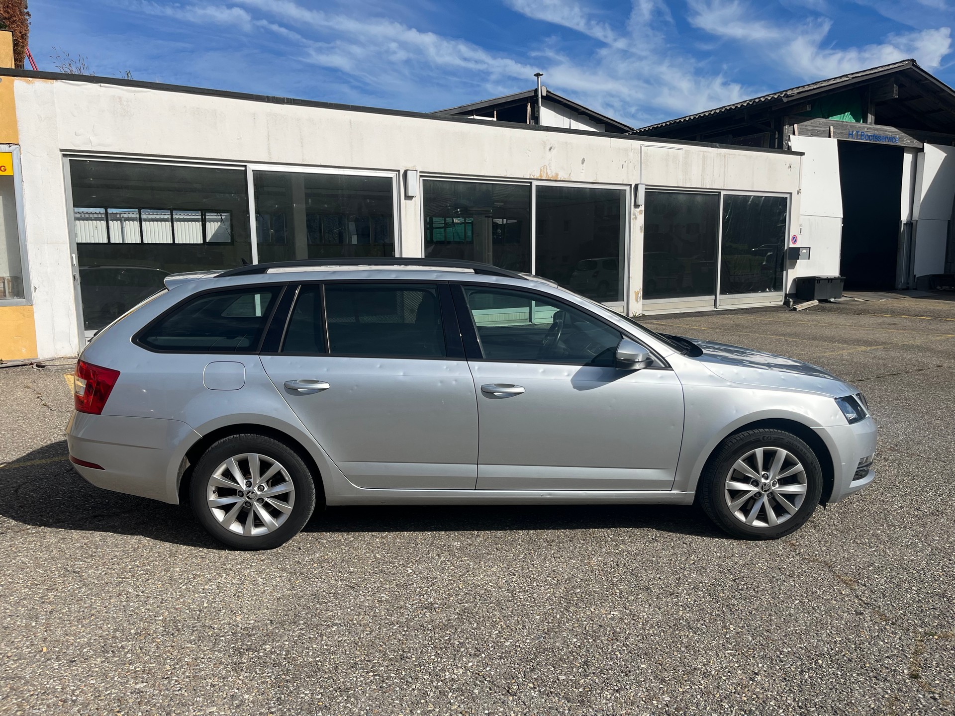 SKODA Octavia Combi 2.0 TDI Style 4x4-image-8