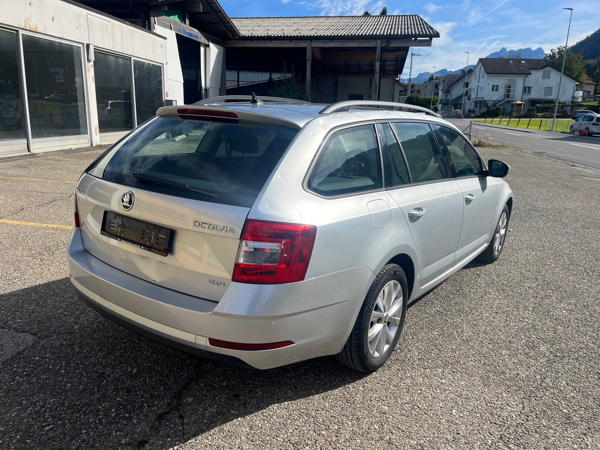 SKODA Octavia Combi 2.0 TDI Style 4x4-image-3