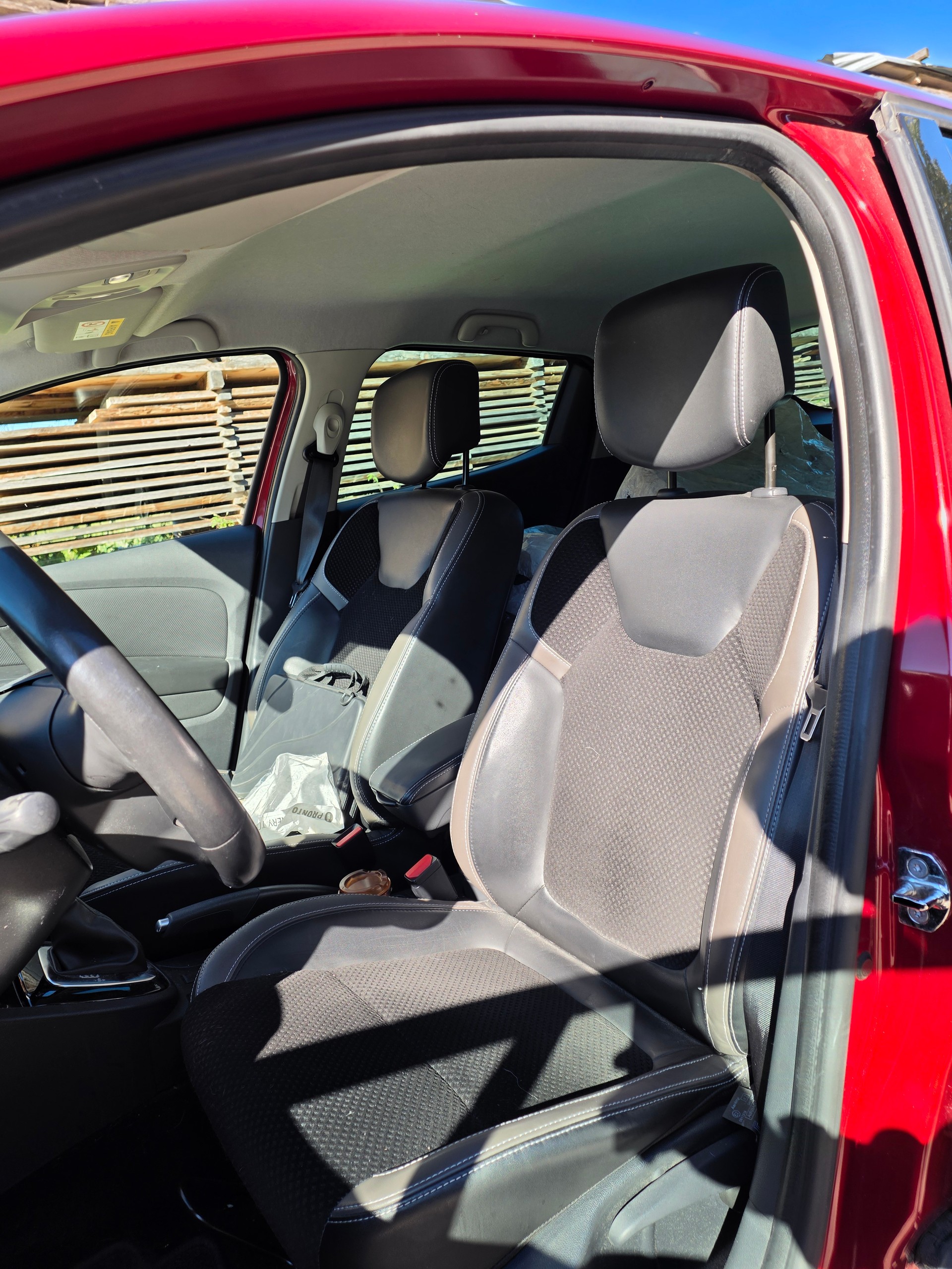 RENAULT Clio 1.2 16V T Swiss Edition EDC-image-6