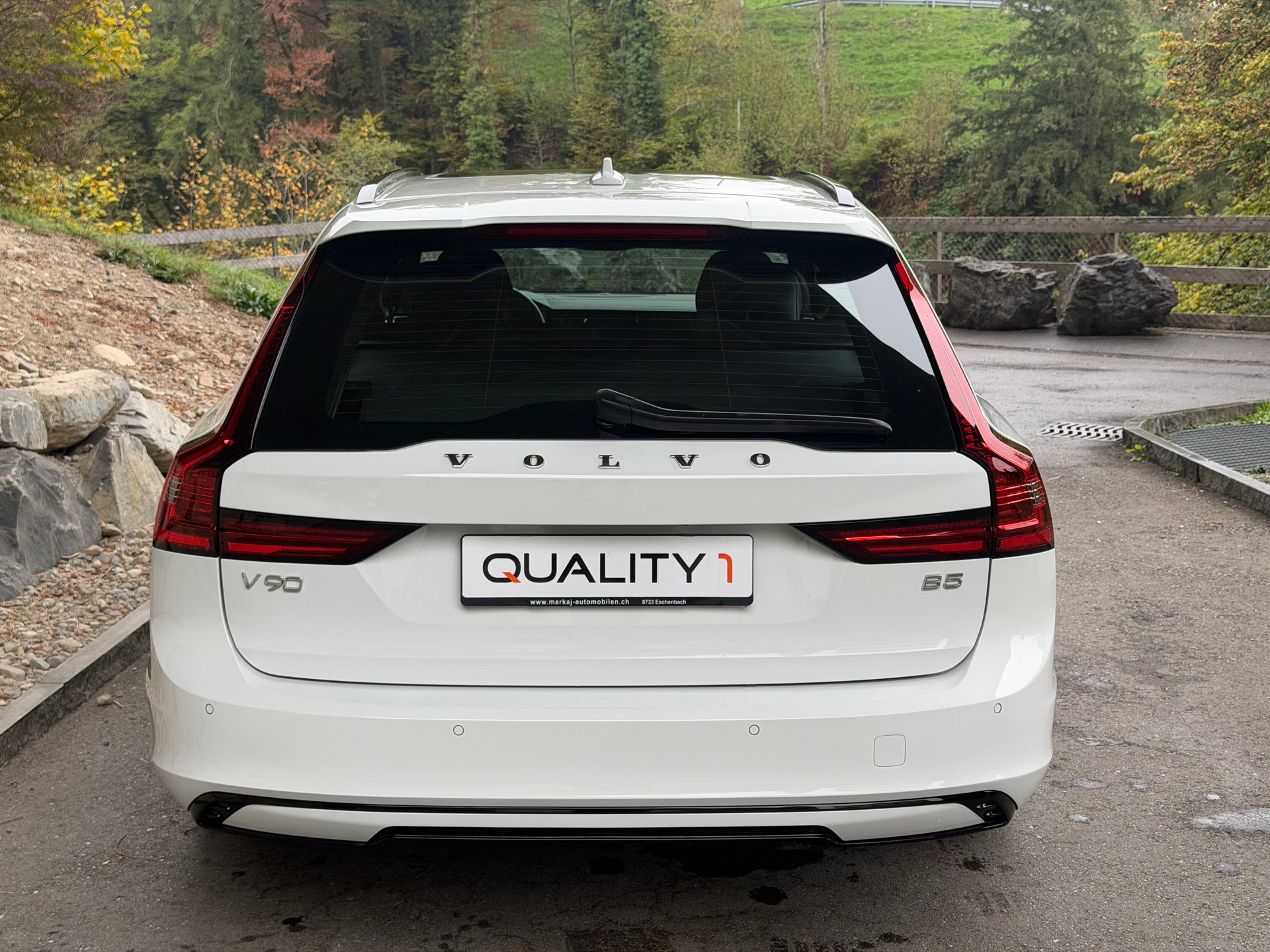 VOLVO V90 B5 Benzin Mild Hybrid R-Design Geartronic-image-4