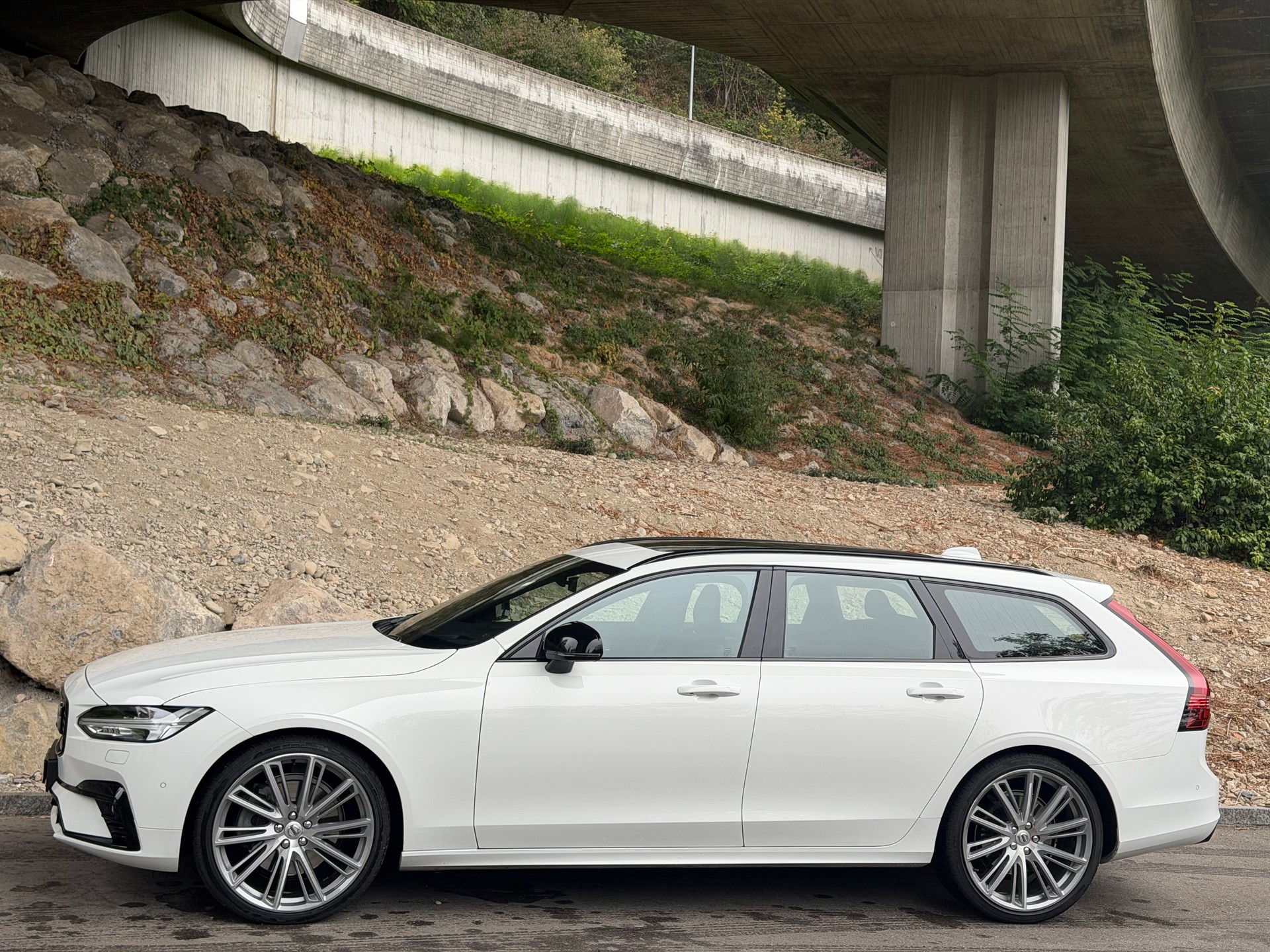 VOLVO V90 B5 Benzin Mild Hybrid R-Design Geartronic-image-2