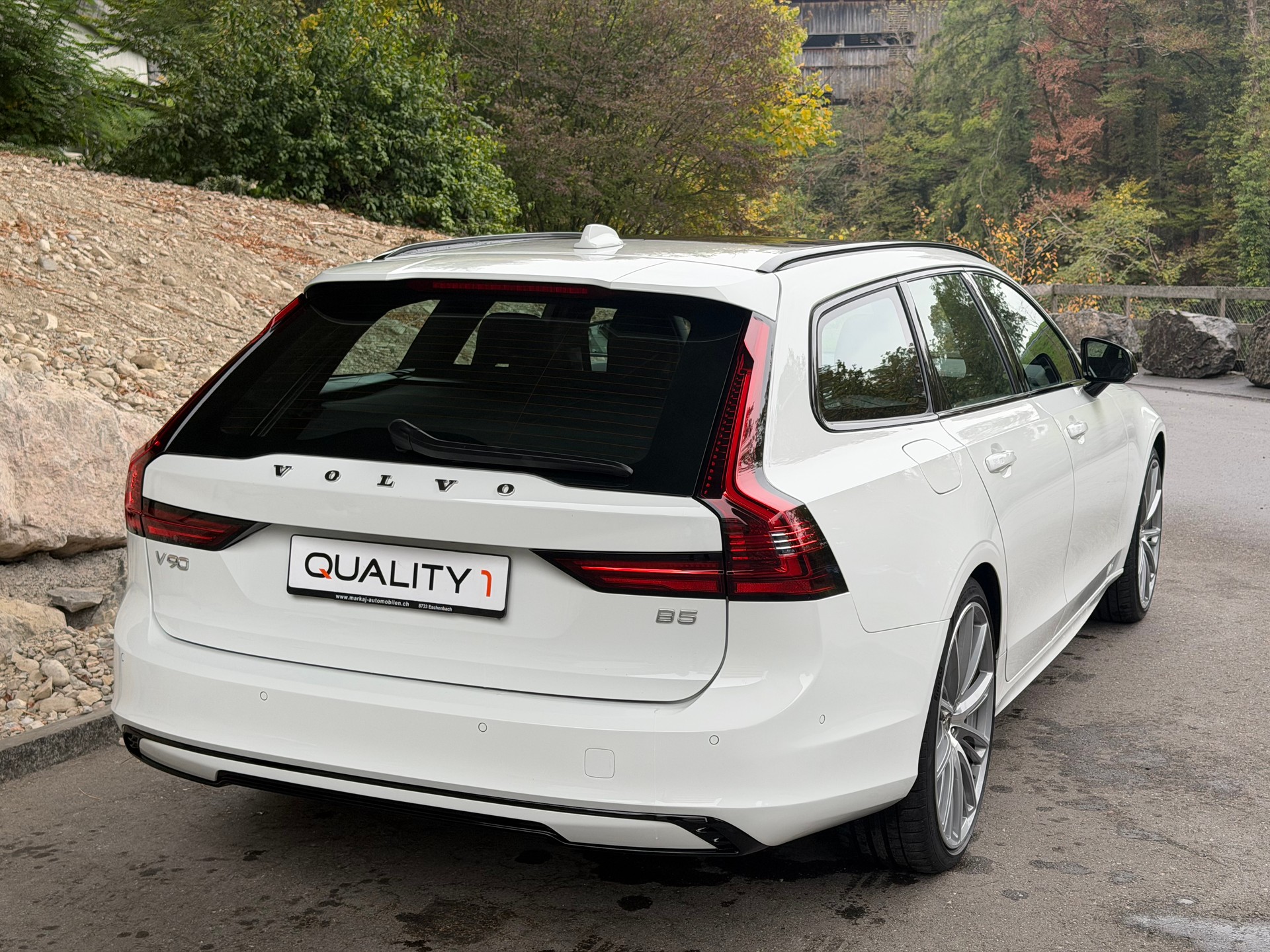 VOLVO V90 B5 Benzin Mild Hybrid R-Design Geartronic-image-3