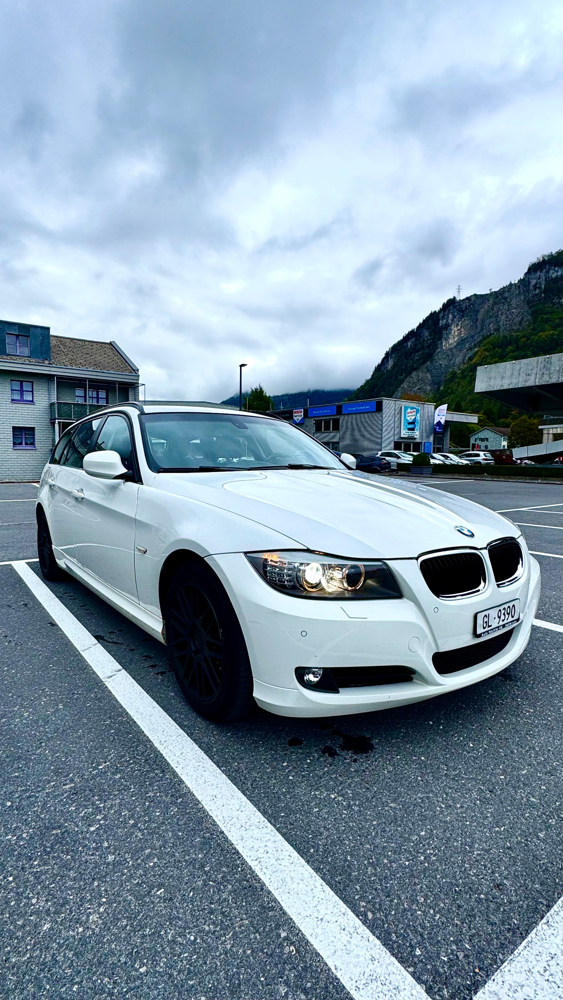 BMW 318i-image-3