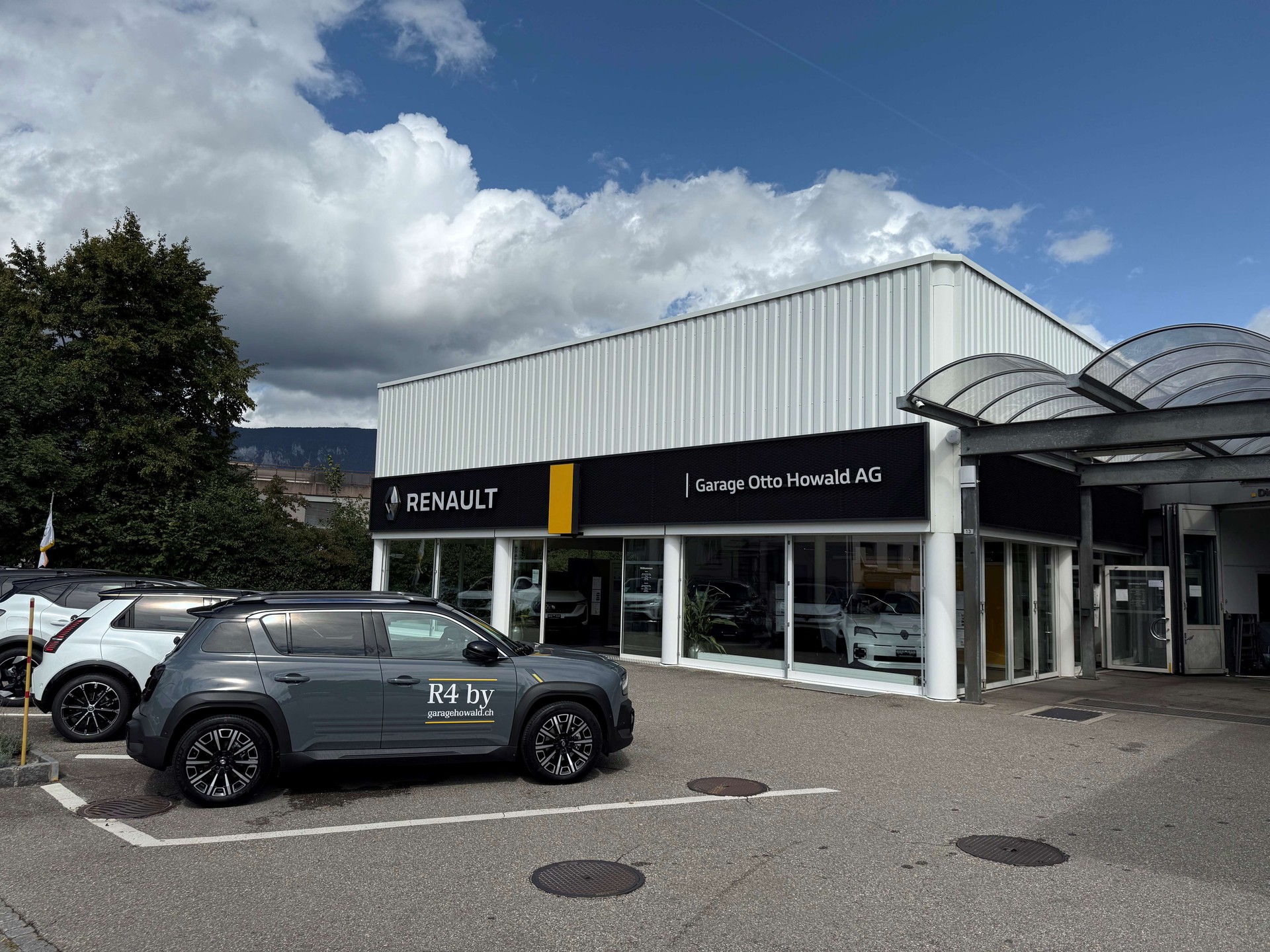 RENAULT Captur 1.6 E-Tech Plug-in R.S. Line-business-16