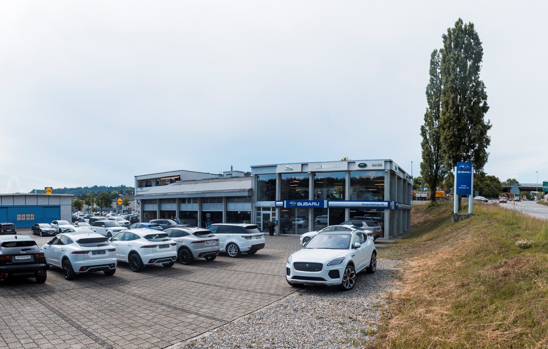 JAGUAR E-Pace 2.0 I4 250 R-Dynamic HSE AWD-business-12