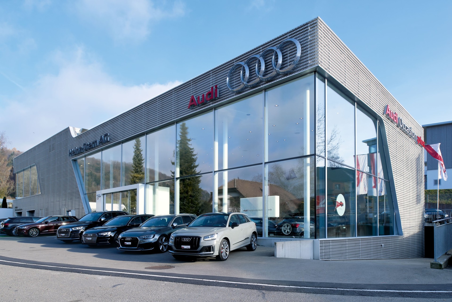 AUDI Q6 e-tron quattro-business-26