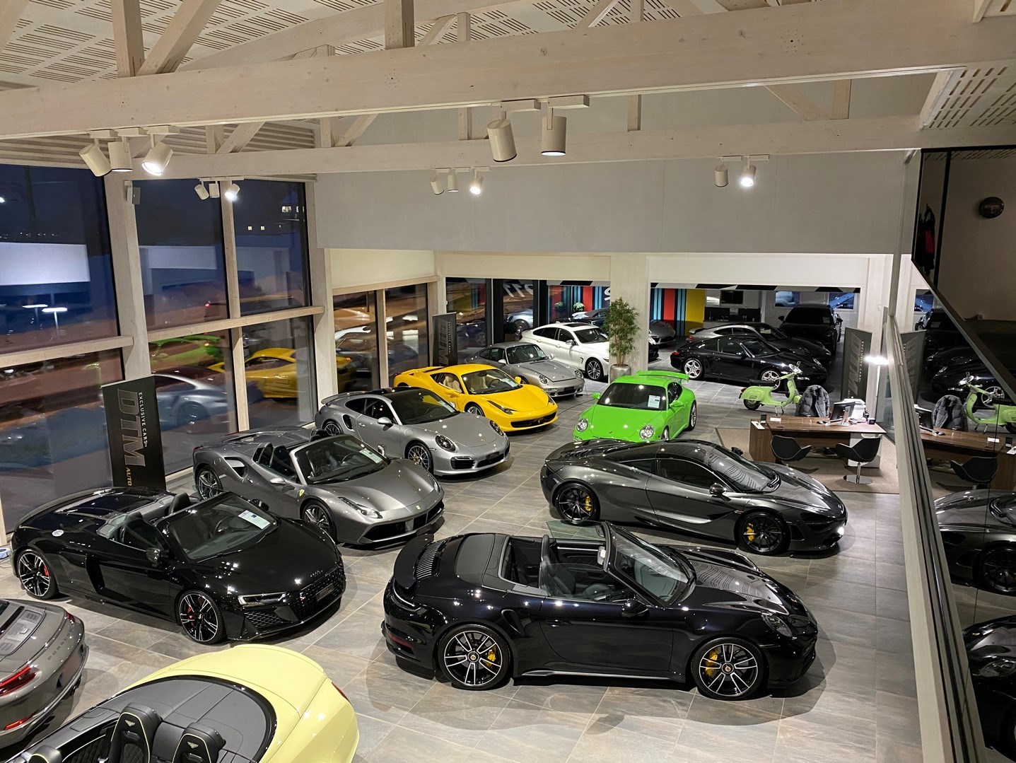 ASTON MARTIN V12 Vantage 5.9 Nr. 77 of 101-business-19