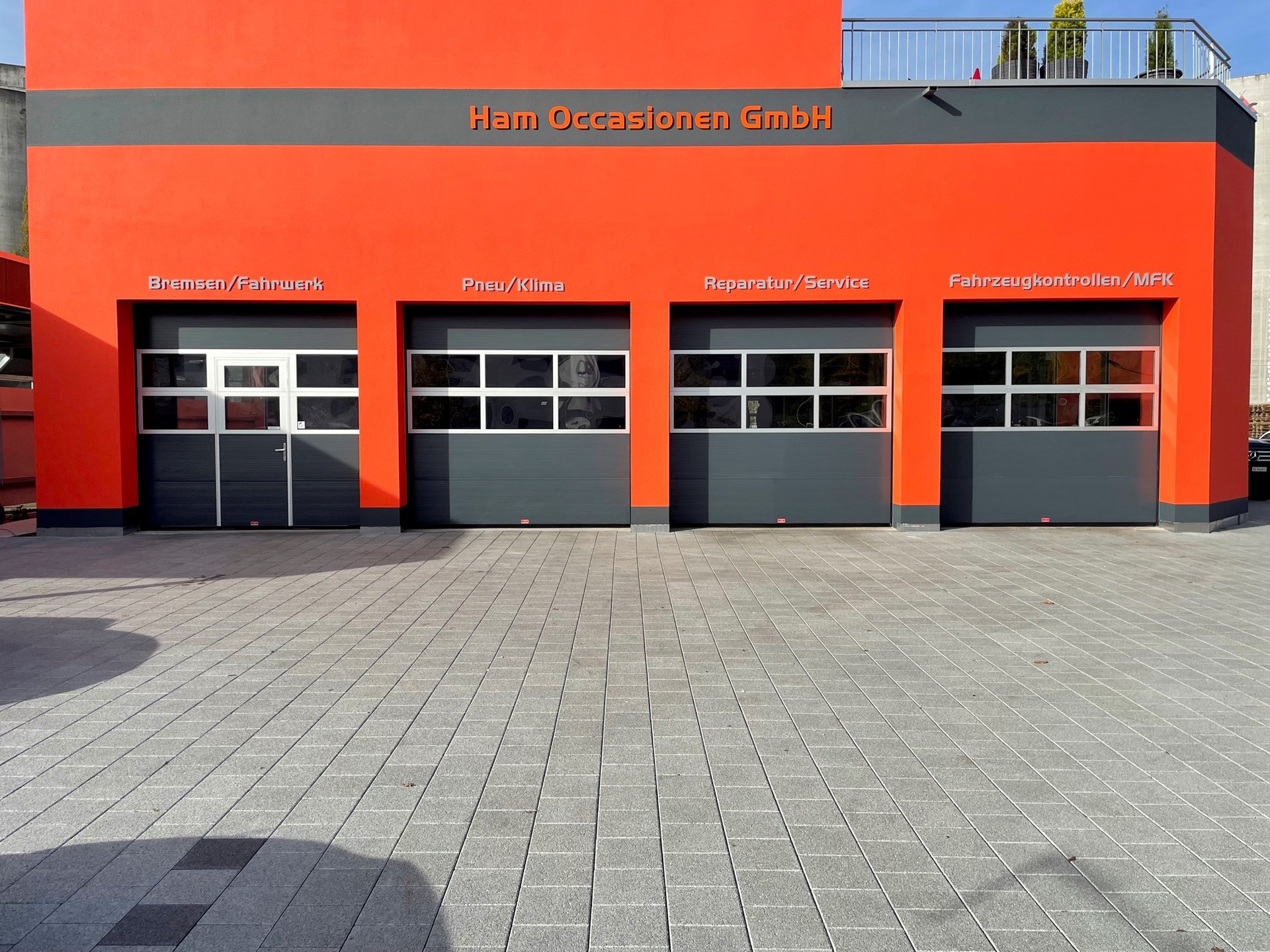 MERCEDES-BENZ GLB 250 Progressive 8G-Tronic-business-17