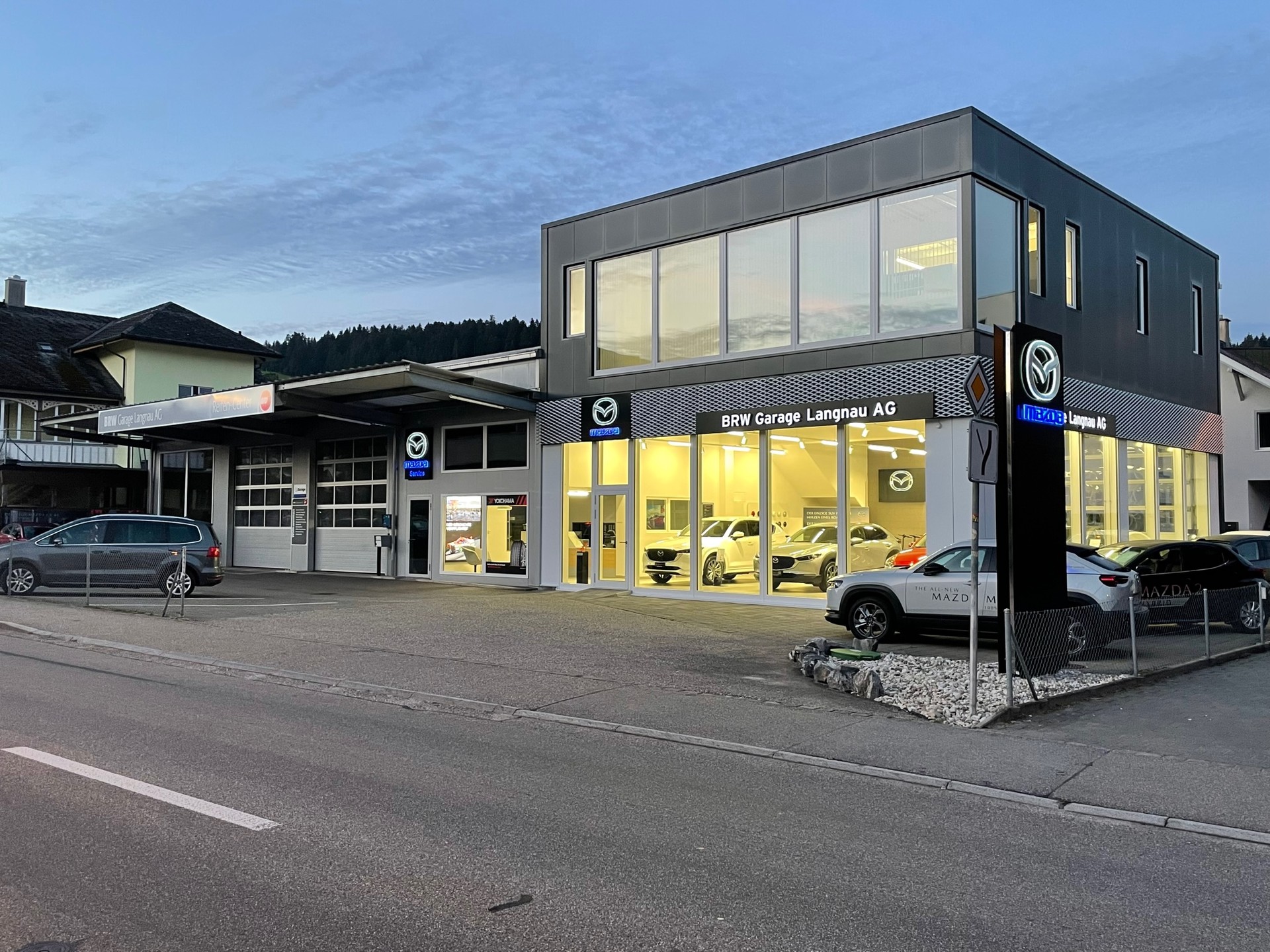 MAZDA MX-30 PHEV e-Skyactiv R-EV 170 Makoto-business-12